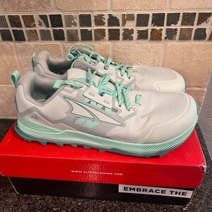 Altra Athletic Shoes in Light Green and Gray